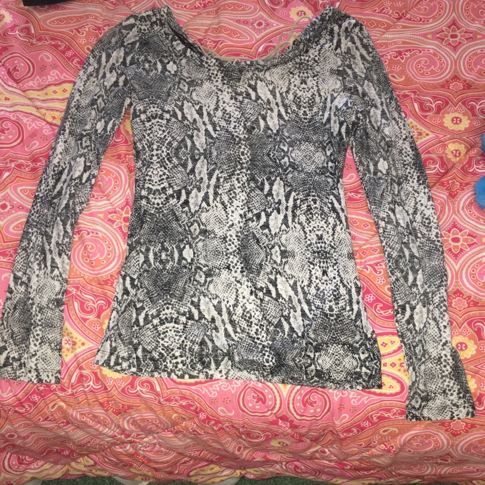GUESS long sleeve snake skin lace back shirt